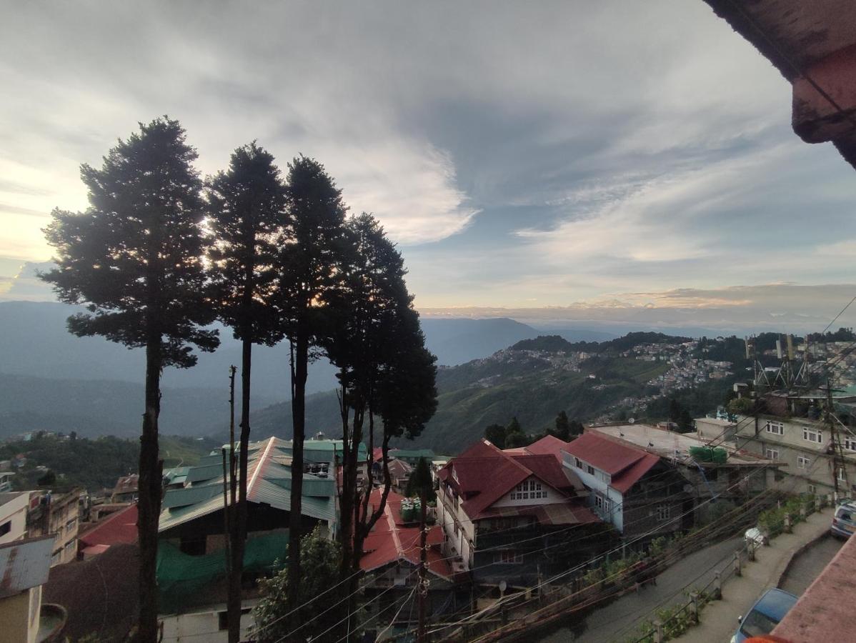 Wind Home Darjeeling- Budget Hotel Near Mall Дарджилінг Екстер'єр фото