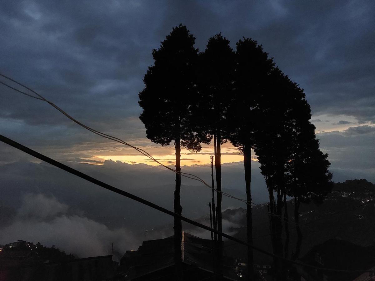 Wind Home Darjeeling- Budget Hotel Near Mall Дарджилінг Екстер'єр фото